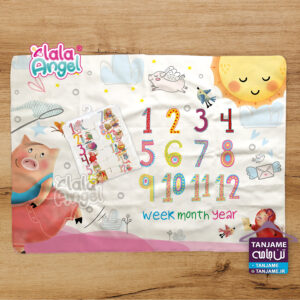 پارچه ماهگرد نوزاد مخصوص عکاسی ماه به ماه و یا هفته به هفته از نوزاد دلبند شماست، یک سال ابتدایی زندگی شیرین نوزاد تکرار نشدنی است، شما مادر و پدر گرامی می توانید با قرار دادن دلبند خود بر روی این پارچه ماهگرد خاطرات زیبا و به یاد ماندنی را ثبت کنید. جنس پارچه ماهگرد نوزاد از مخمل درجه یک می باشد، قابل شستشو بوده و حتی بعد از شستشو تحت هیچ شرایطی رنگ پارچه کمرنگ نخواهد شد، ابعاد استاندارد پارچه ماهگرد نوزاد لالاآنجل 100*140 سانتی متر می باشد تا فضای کافی برای چیدن المانهایی چون عروسک یا اسباب بازی در کنار نوزاد برای بهتر شدن عکس وجود داشته باشد. تنوع طرح های پارچه ماهگرد نوزادی لالاآنجل بیش از 100 طرح می باشد توجه داشته باشید که می توانید این محصول را در کنار یک محصول تکمیلی دیگر که در پایین صفحه و در بخش (محصولات مرتبط) آورده شده است استفاده نمایید (انتخاب با شماست).