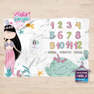 پارچه ماهگرد نوزاد مخصوص عکاسی ماه به ماه و یا هفته به هفته از نوزاد دلبند شماست، یک سال ابتدایی زندگی شیرین نوزاد تکرار نشدنی است، شما مادر و پدر گرامی می توانید با قرار دادن دلبند خود بر روی این پارچه ماهگرد خاطرات زیبا و به یاد ماندنی را ثبت کنید. جنس پارچه ماهگرد نوزاد از مخمل درجه یک می باشد، قابل شستشو بوده و حتی بعد از شستشو تحت هیچ شرایطی رنگ پارچه کمرنگ نخواهد شد، ابعاد استاندارد پارچه ماهگرد نوزاد لالاآنجل 100*140 سانتی متر می باشد تا فضای کافی برای چیدن المانهایی چون عروسک یا اسباب بازی در کنار نوزاد برای بهتر شدن عکس وجود داشته باشد. تنوع طرح های پارچه ماهگرد نوزادی لالاآنجل بیش از 100 طرح می باشد توجه داشته باشید که می توانید این محصول را در کنار یک محصول تکمیلی دیگر که در پایین صفحه و در بخش (محصولات مرتبط) آورده شده است استفاده نمایید (انتخاب با شماست).